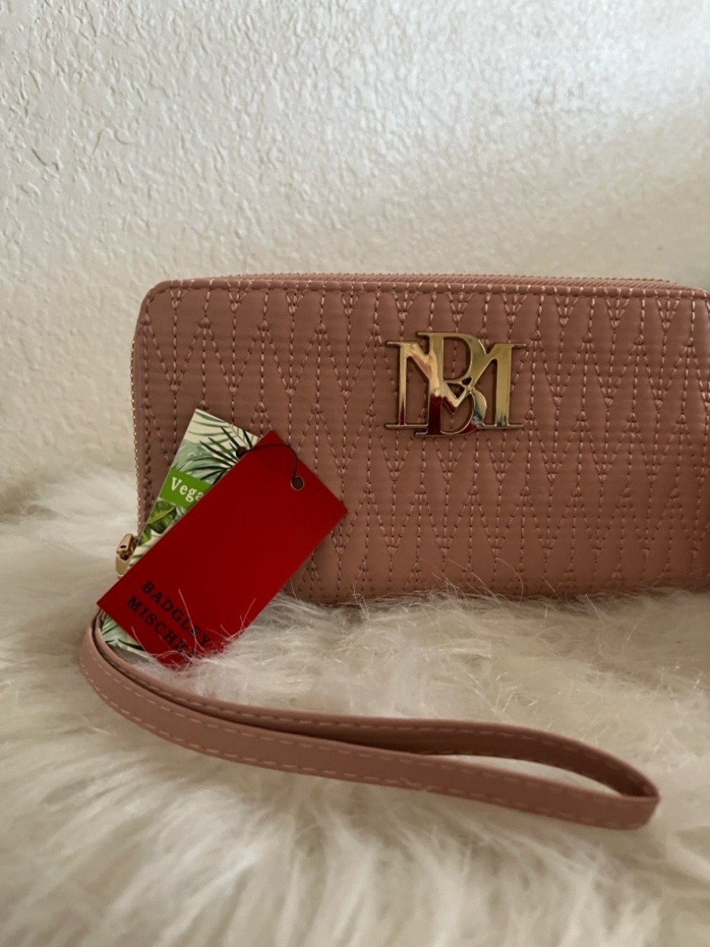 NWT Badgley Mischka Quilted Chevron Wristlet Wallet in Blush Pink